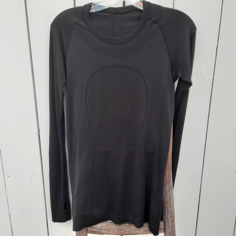 Lululemon long-sleeved swiftly tech size 6 black